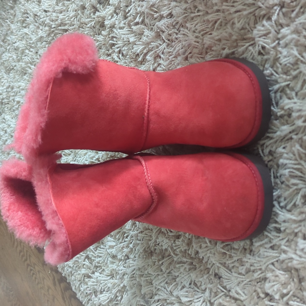 NEW Never Worn UGG Kids Vibrant Hot Pink Boots